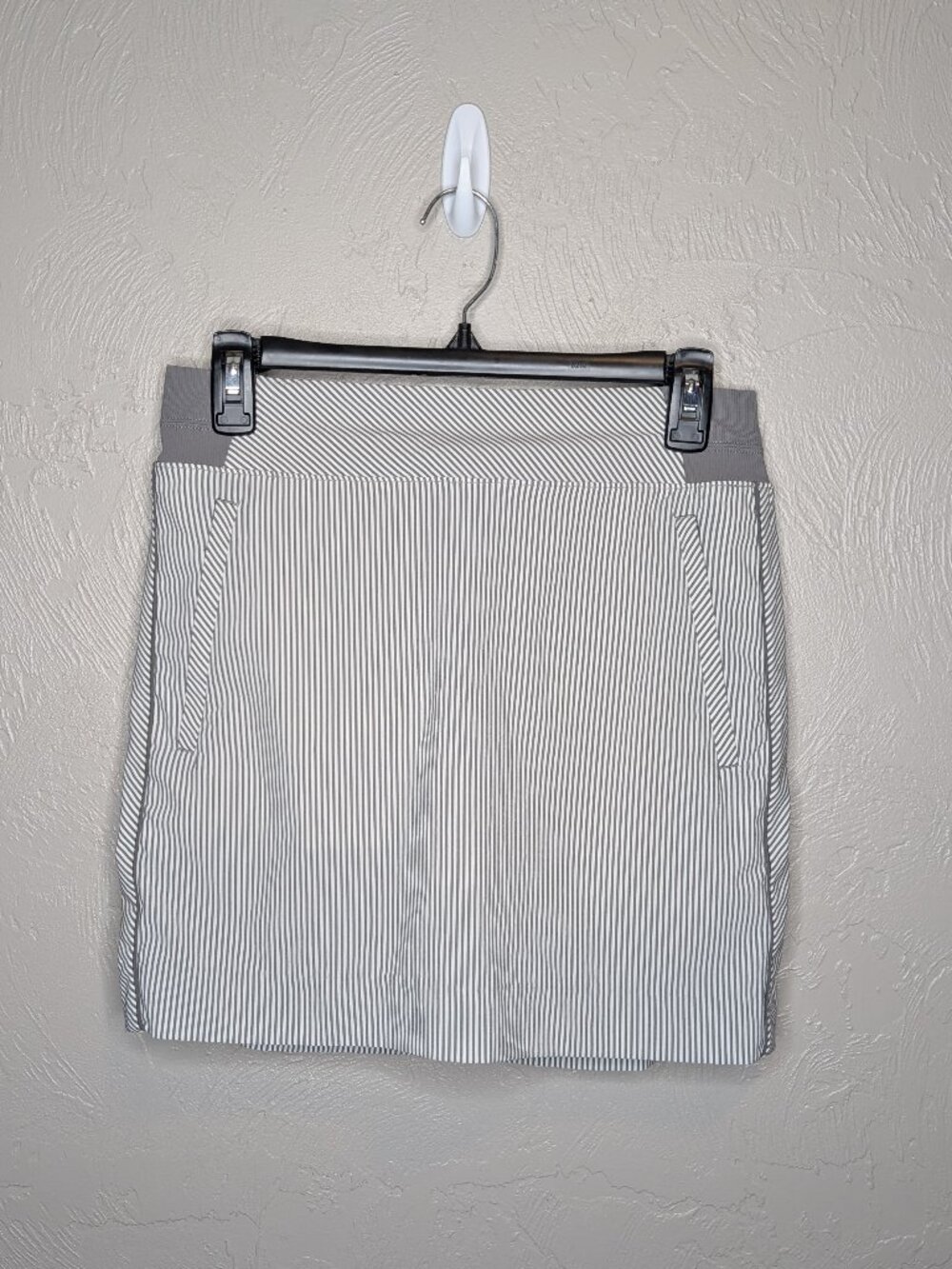 Athleta Womens 4 Gray White in City Stripe Brooklyn Textured Skort 988134